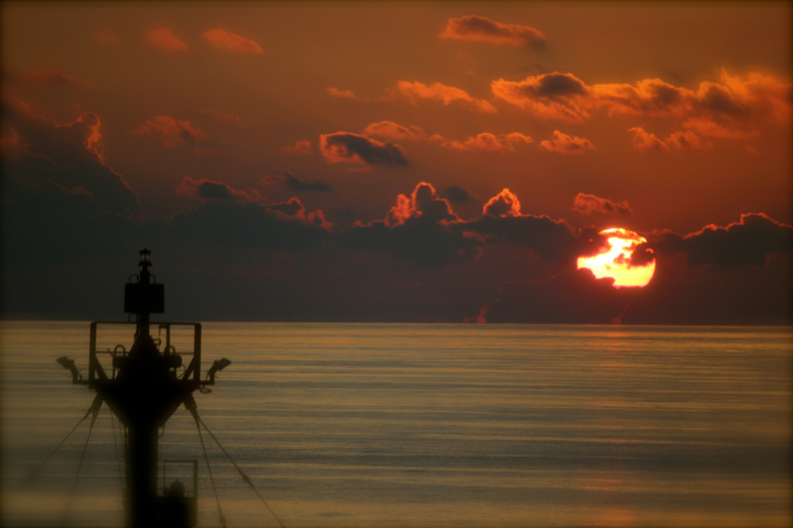 PIC-4-Rising-Sun-n-d-spectator-Mast,-clicked-in-nov-2012.jpg